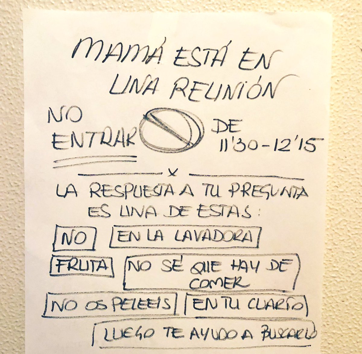 ID471 MAMA ESTA EN UNA REUNIÓN.jpg