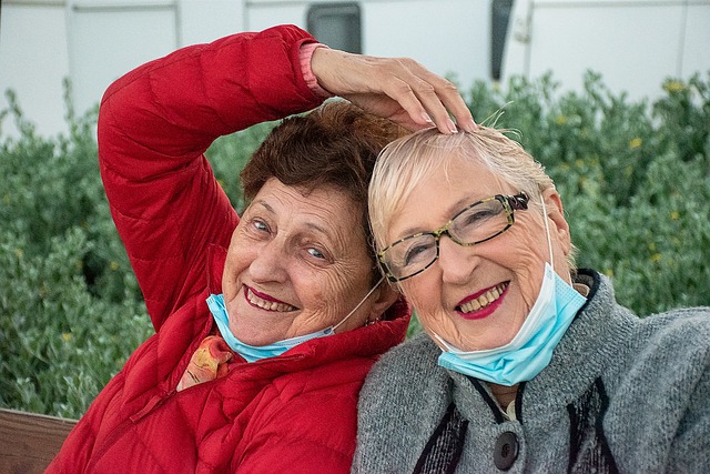 sisters-g6f0283f9e_640.jpg